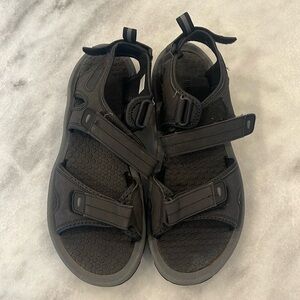 Men’s size 12 black sandal.